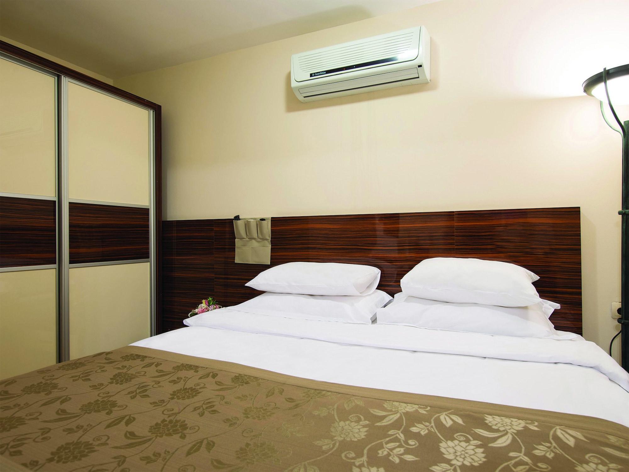 Blueway Hotel Residence Istanboel Buitenkant foto