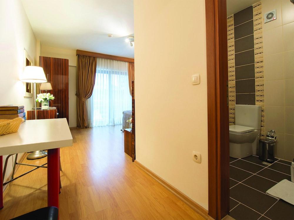 Blueway Hotel Residence Istanboel Buitenkant foto